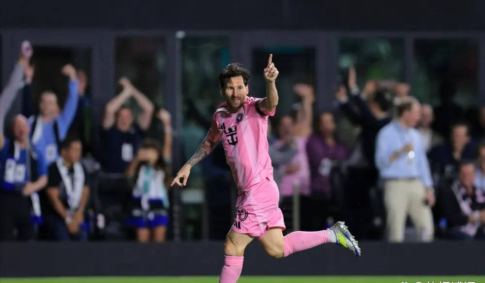 九游官网在线登录爆冷引发热议！，梅西在美国队比赛中重返赛场再创辉煌时刻的简单介绍